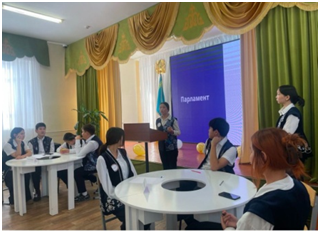 “Жасанды интелектің пайдасы мен зияны”атты тақырыпта дебат өткізілді.