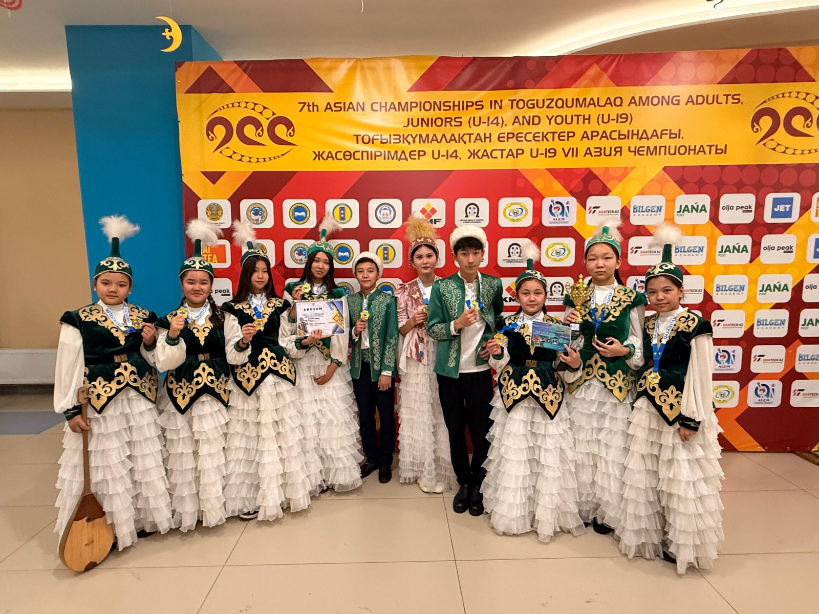 67 жалпы білім беретін мектептің «Атадан мұра»ансамблі “Art Bastau” Х халықаралық байқауында Бас жүлдені жеңіп алды!