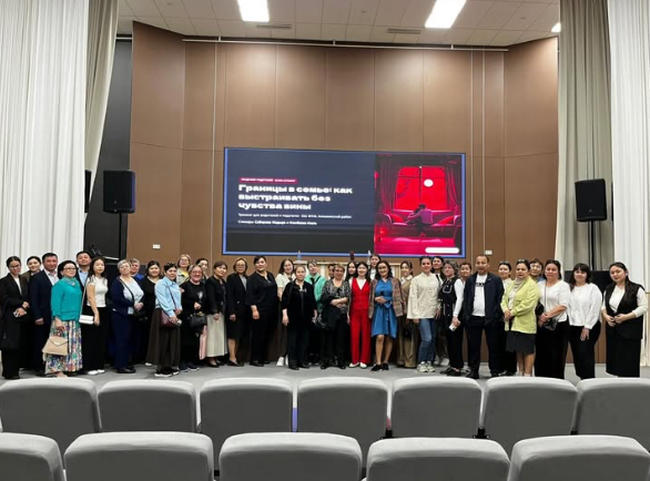 Бүгін 2026 жылдың 13 сәуір күні «Ата-аналар академиясы» жобасын жүзеге асыру аясында Алматы қаласының білім беру ұйымдарында тәрбиеге қатысты өзекті тақырыптар бойынша оқыту тренингтері өткізілді: